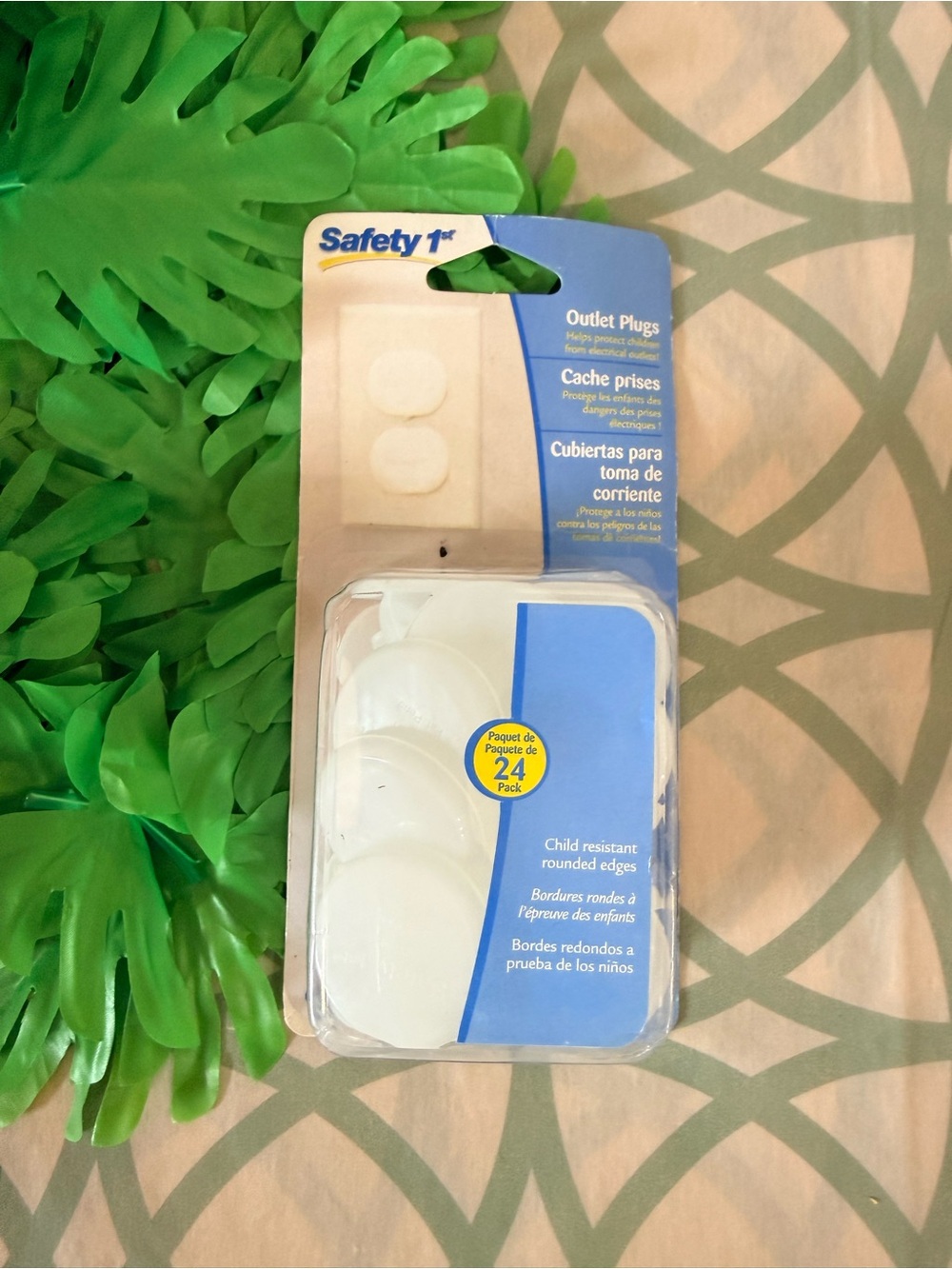 10/$25  • Safety 1st Outlet Plug Covers